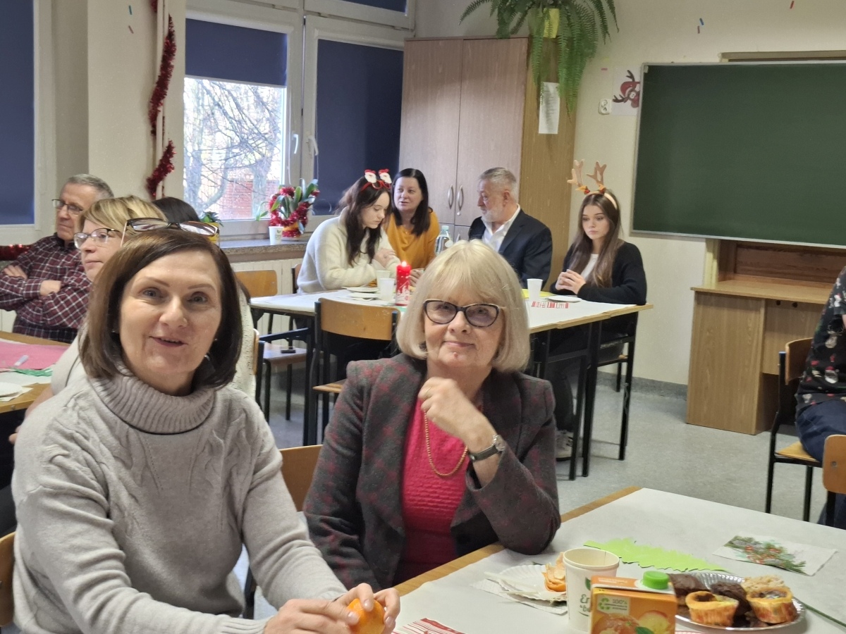 Międzypokoleniowy Dialog w III LO  - zdjęcie #8 - eOstroleka.pl