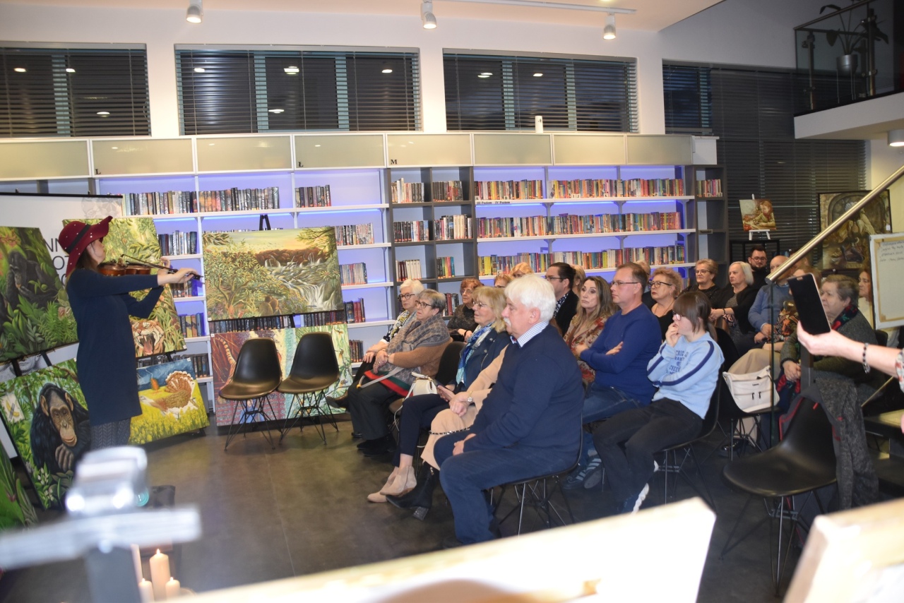 Wernisaż wystawy prac Barbary Mierzejewskiej w Gminnej Bibliotece Publicznej w Kadzidle [29.01.2025] - zdjęcie #68 - eOstroleka.pl