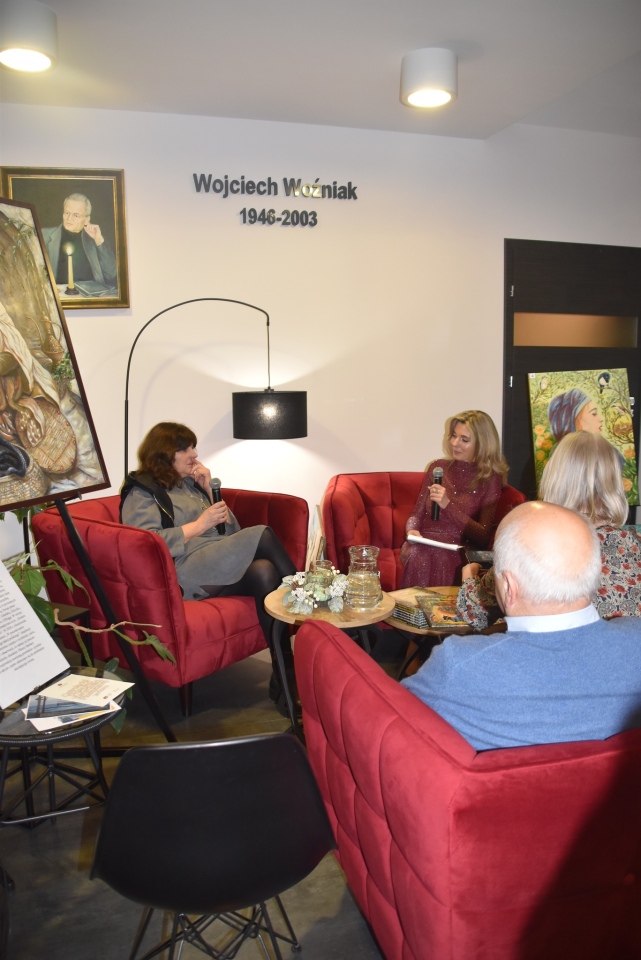 Wernisaż wystawy prac Barbary Mierzejewskiej w Gminnej Bibliotece Publicznej w Kadzidle [29.01.2025] - zdjęcie #31 - eOstroleka.pl