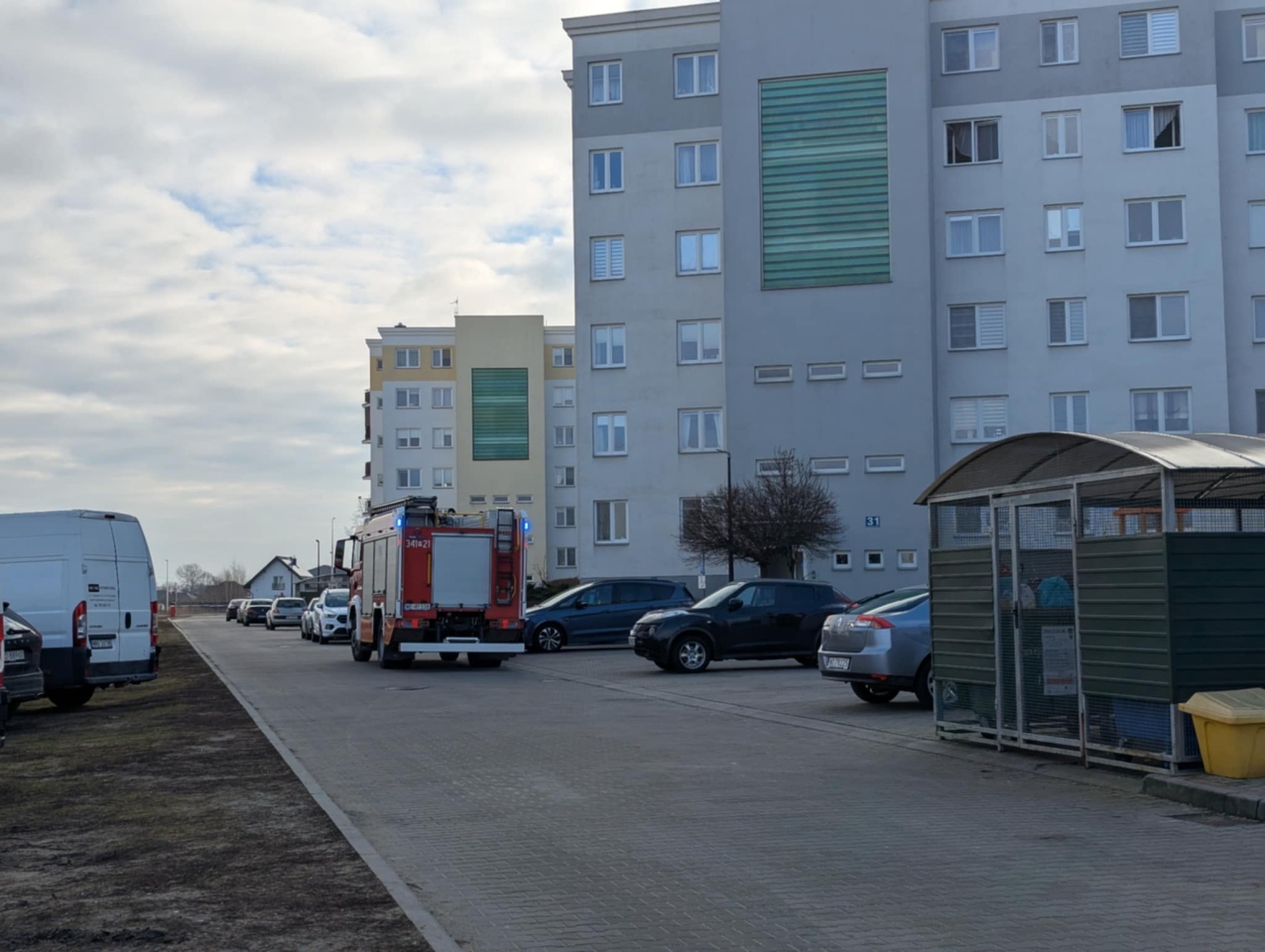 Niepokojący alarm z bloku na Bohaterów Warszawy. Co było powodem interwencji strażaków? [29.01.2025] - zdjęcie #7 - eOstroleka.pl