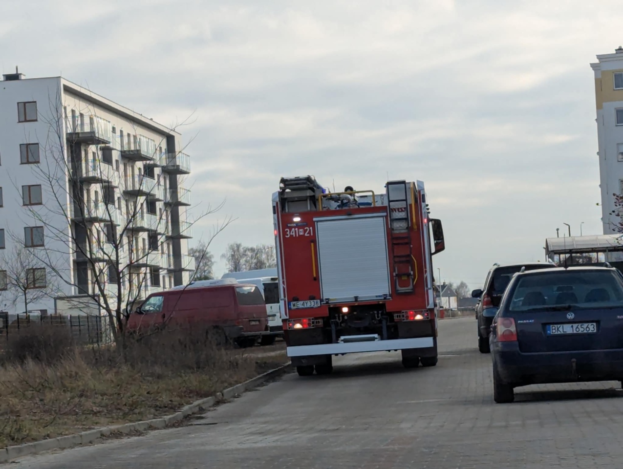 Niepokojący alarm z bloku na Bohaterów Warszawy. Co było powodem interwencji strażaków? [29.01.2025] - zdjęcie #2 - eOstroleka.pl