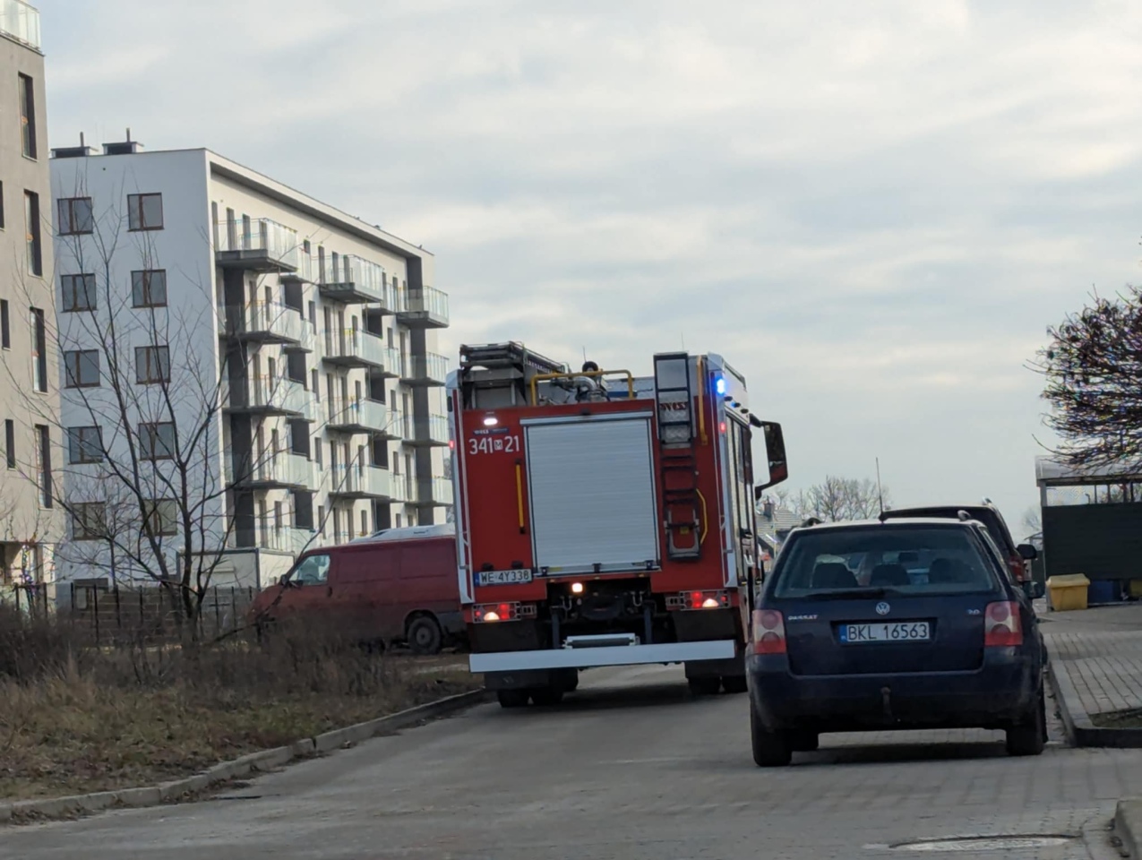 Niepokojący alarm z bloku na Bohaterów Warszawy. Co było powodem interwencji strażaków? [29.01.2025] - zdjęcie #1 - eOstroleka.pl