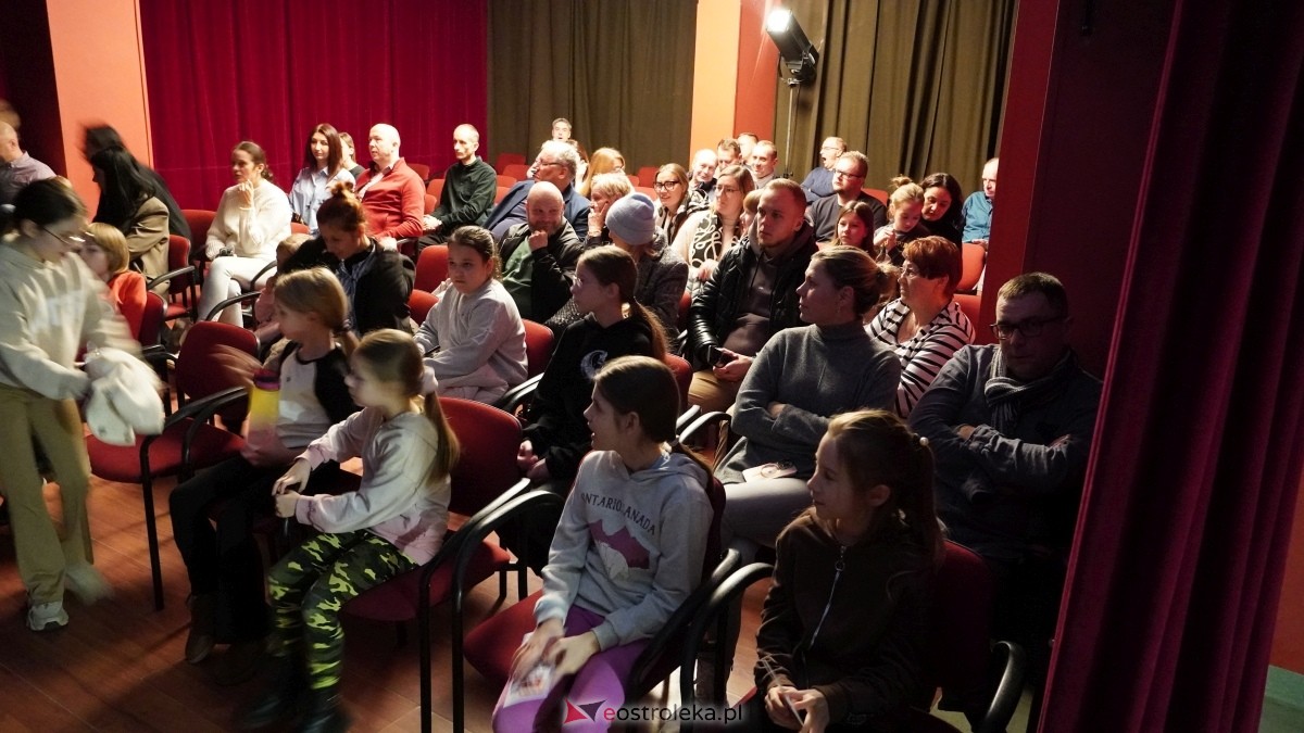 Spektakl DTA Niewidzialni w Klubie Oczko [31.01.2025] - zdjęcie #23 - eOstroleka.pl