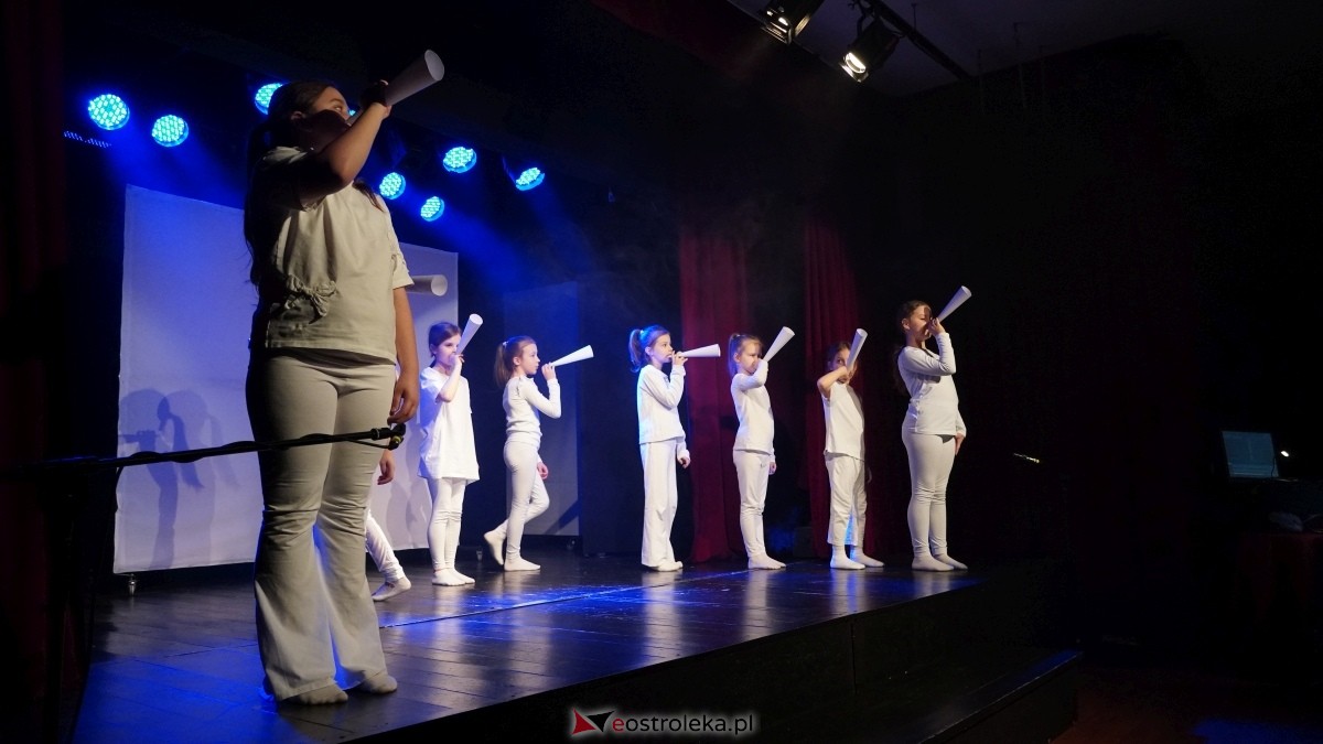 Spektakl DTA Niewidzialni w Klubie Oczko [31.01.2025] - zdjęcie #15 - eOstroleka.pl