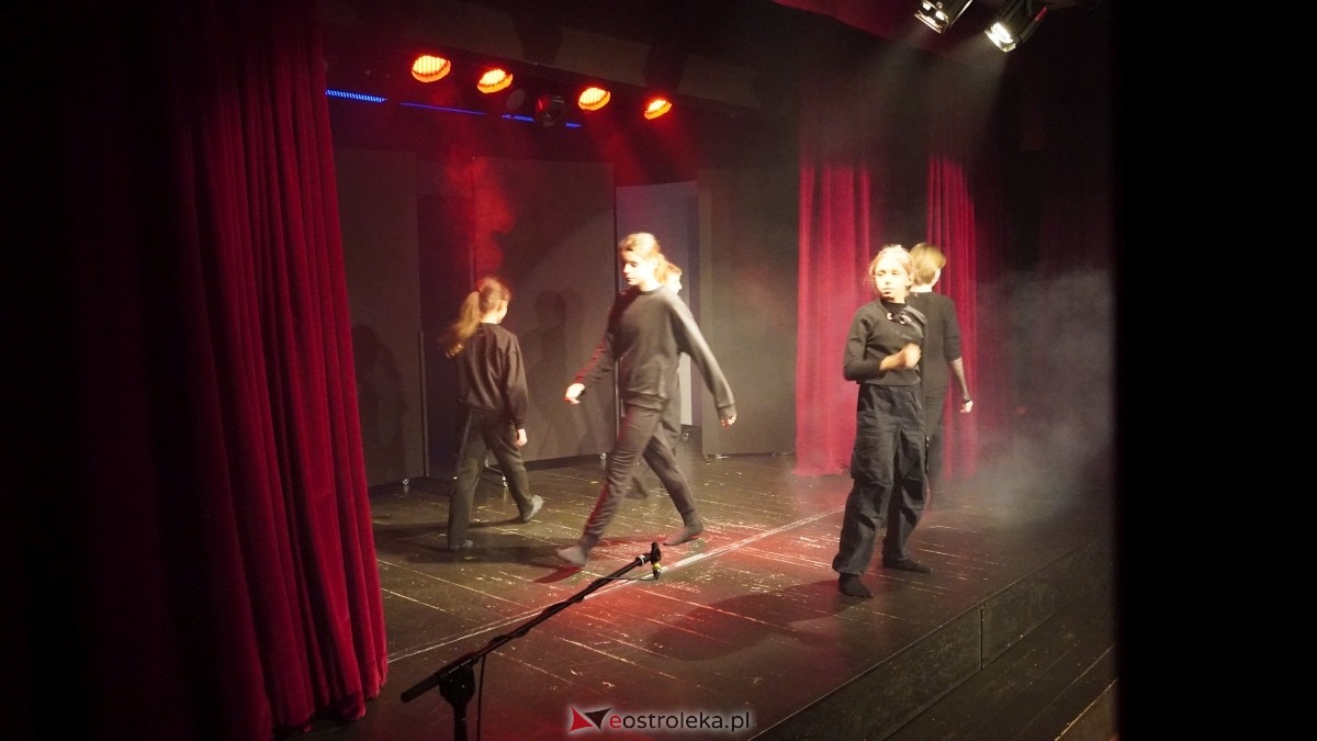 Spektakl DTA Niewidzialni w Klubie Oczko [31.01.2025] - zdjęcie #11 - eOstroleka.pl