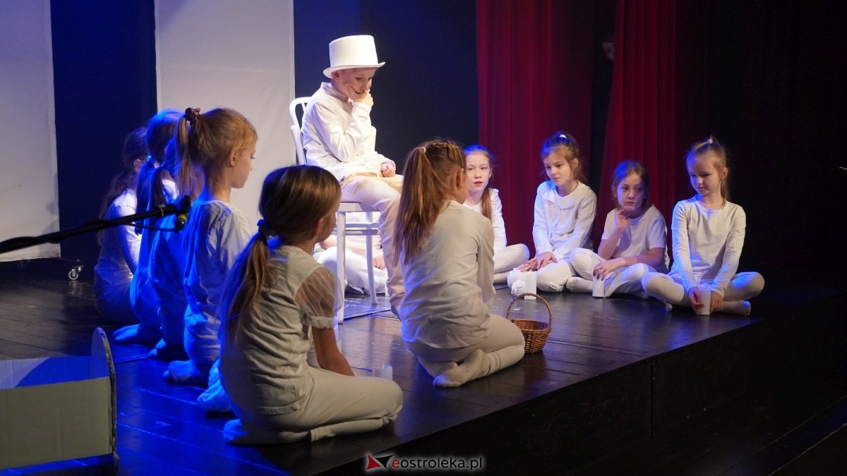 Spektakl DTA Niewidzialni w Klubie Oczko [31.01.2025] - zdjęcie #4 - eOstroleka.pl