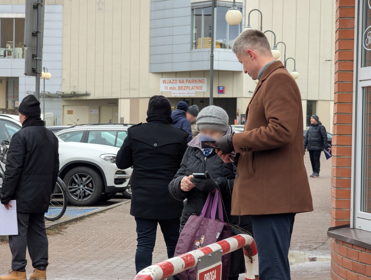 Zbiórka podpisów poparcia dla Karola Nawrockiego [01.02.2025] - zdjęcie #14 - eOstroleka.pl
