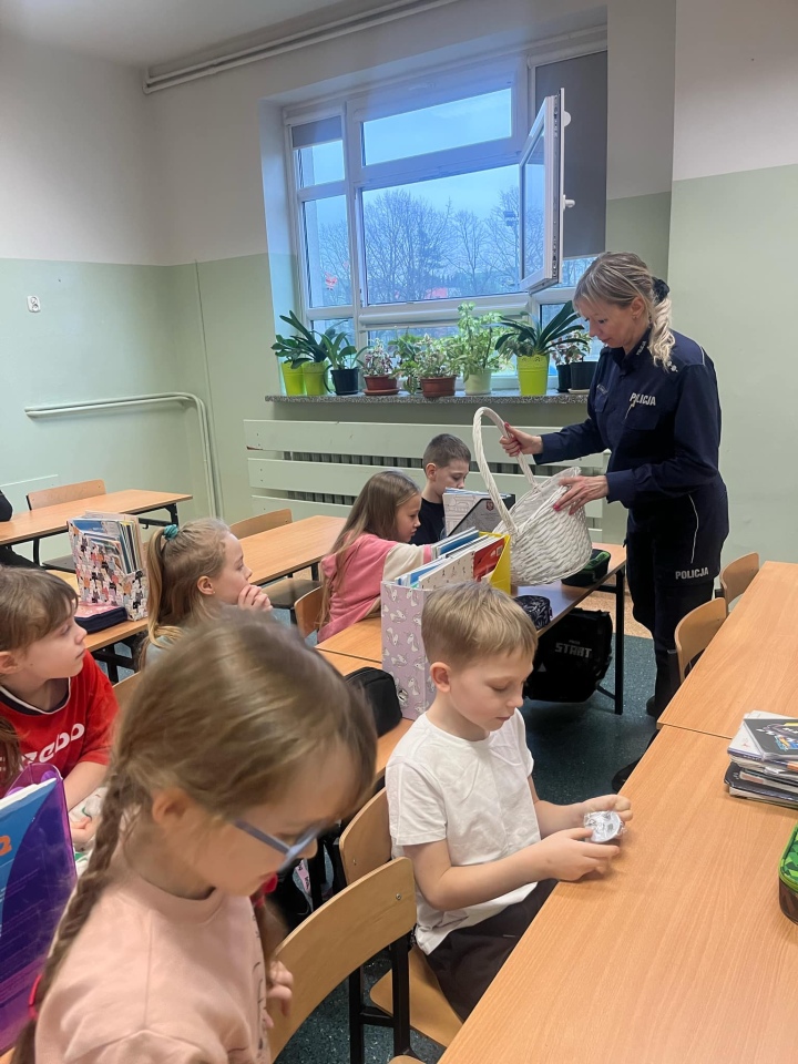 Profilaktyczna lekcja w SP nr 10 [31.01.2025] - zdjęcie #3 - eOstroleka.pl
