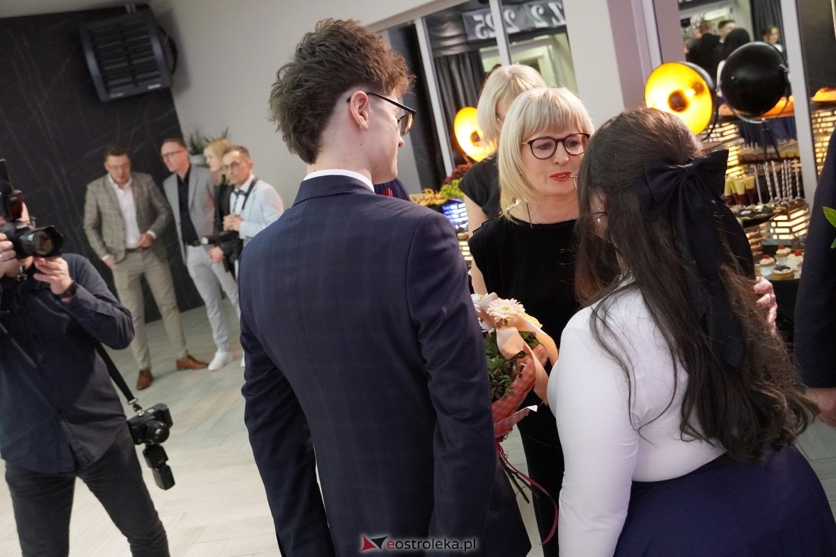 Studniówka w Zespole Szkół Zawodowych nr 2 w Ostrołęce [01.02.2025] - zdjęcie #260 - eOstroleka.pl