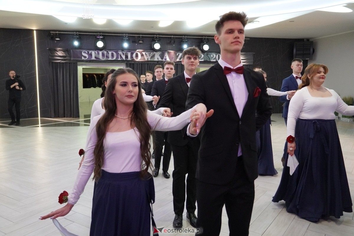 Studniówka w Zespole Szkół Zawodowych nr 2 w Ostrołęce [01.02.2025] - zdjęcie #205 - eOstroleka.pl