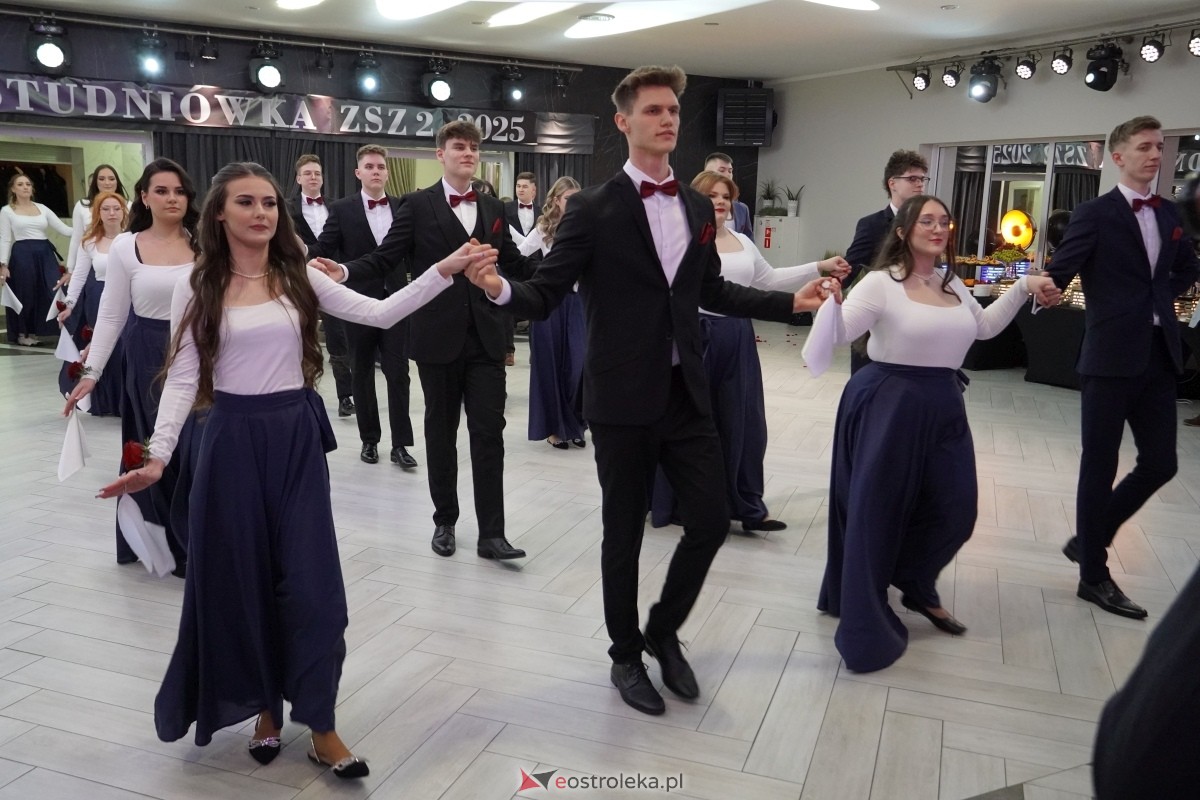 Studniówka w Zespole Szkół Zawodowych nr 2 w Ostrołęce [01.02.2025] - zdjęcie #154 - eOstroleka.pl