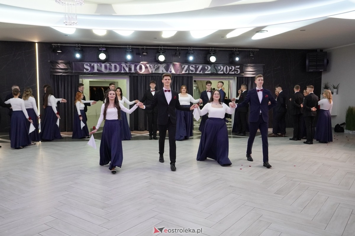 Studniówka w Zespole Szkół Zawodowych nr 2 w Ostrołęce [01.02.2025] - zdjęcie #141 - eOstroleka.pl