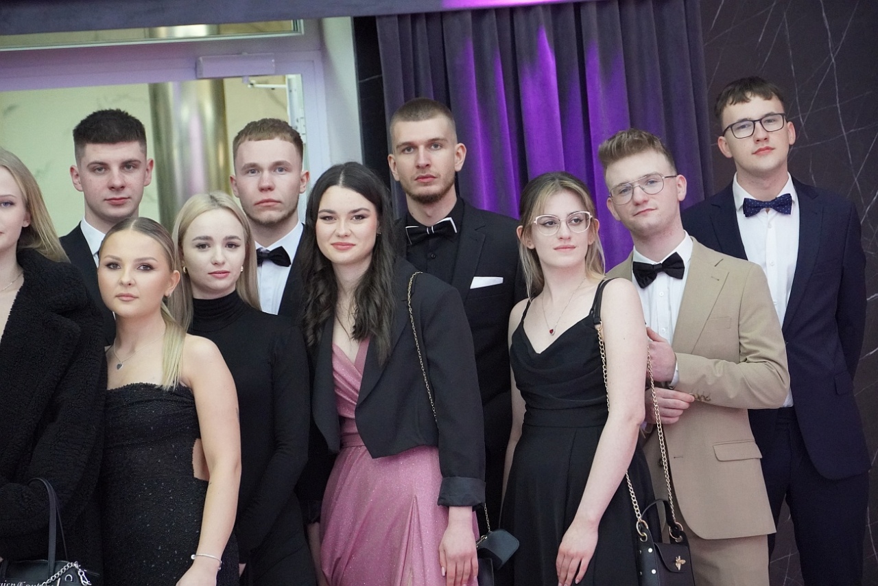 Studniówka w Zespole Szkół Zawodowych nr 2 w Ostrołęce [01.02.2025] - zdjęcie #105 - eOstroleka.pl