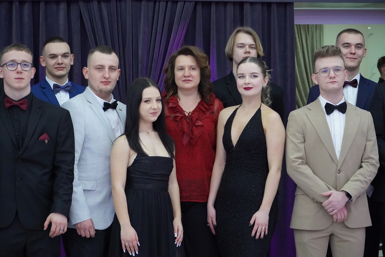 Studniówka w Zespole Szkół Zawodowych nr 2 w Ostrołęce [01.02.2025] - zdjęcie #98 - eOstroleka.pl