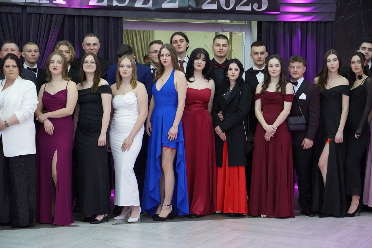 Studniówka w Zespole Szkół Zawodowych nr 2 w Ostrołęce [01.02.2025] - zdjęcie #61 - eOstroleka.pl