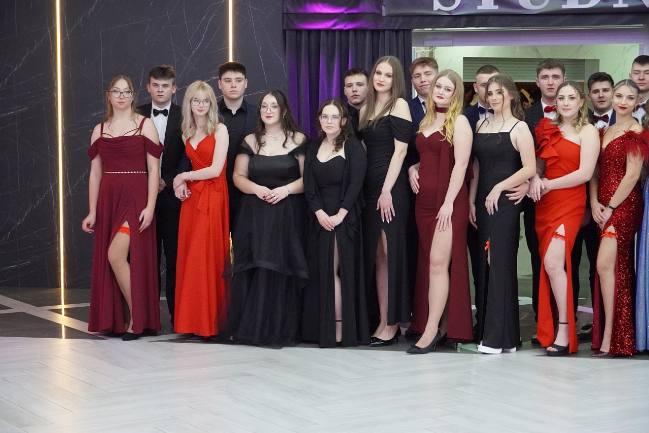 Studniówka w Zespole Szkół Zawodowych nr 2 w Ostrołęce [01.02.2025] - zdjęcie #56 - eOstroleka.pl