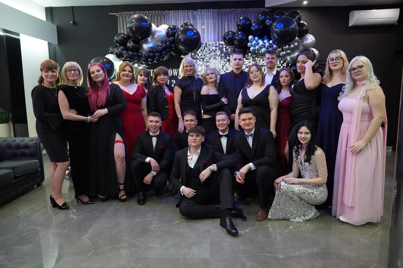 Studniówka w Zespole Szkół Zawodowych nr 2 w Ostrołęce [01.02.2025] - zdjęcie #45 - eOstroleka.pl