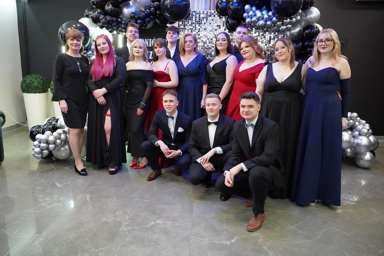 Studniówka w Zespole Szkół Zawodowych nr 2 w Ostrołęce [01.02.2025] - zdjęcie #42 - eOstroleka.pl