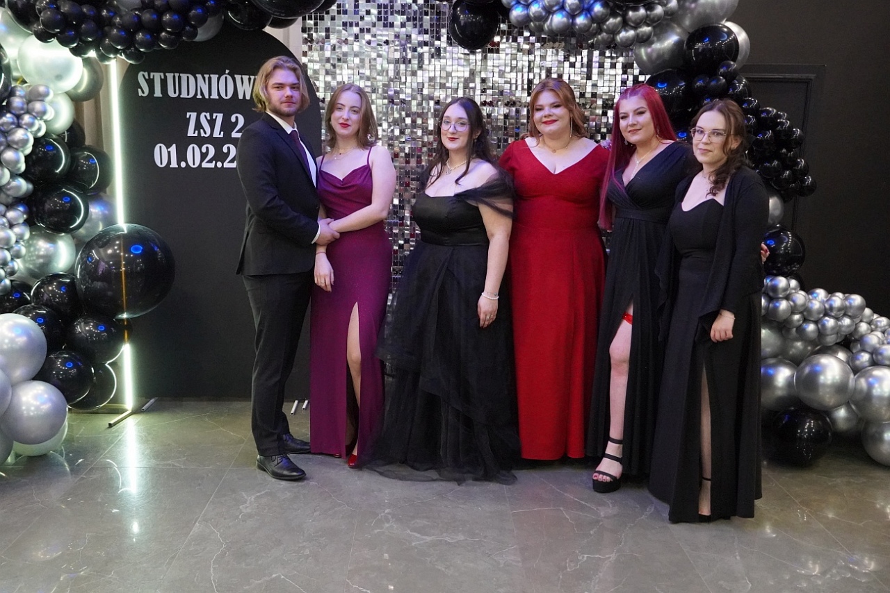 Studniówka w Zespole Szkół Zawodowych nr 2 w Ostrołęce [01.02.2025] - zdjęcie #41 - eOstroleka.pl