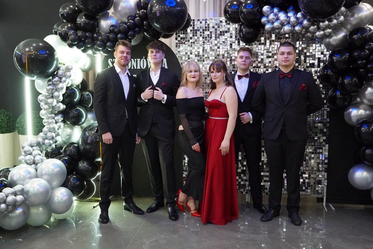 Studniówka w Zespole Szkół Zawodowych nr 2 w Ostrołęce [01.02.2025] - zdjęcie #39 - eOstroleka.pl