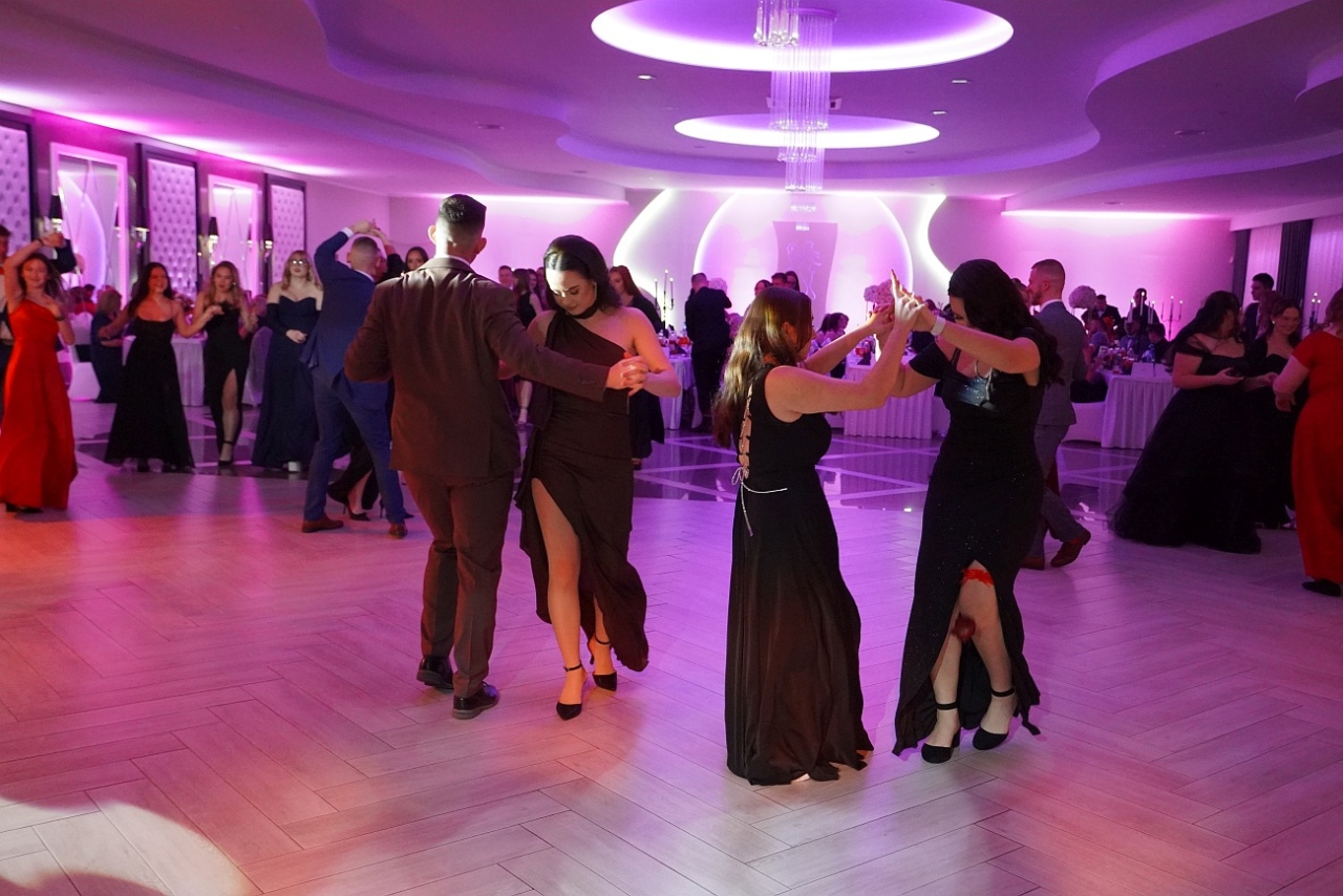 Studniówka w Zespole Szkół Zawodowych nr 2 w Ostrołęce [01.02.2025] - zdjęcie #38 - eOstroleka.pl