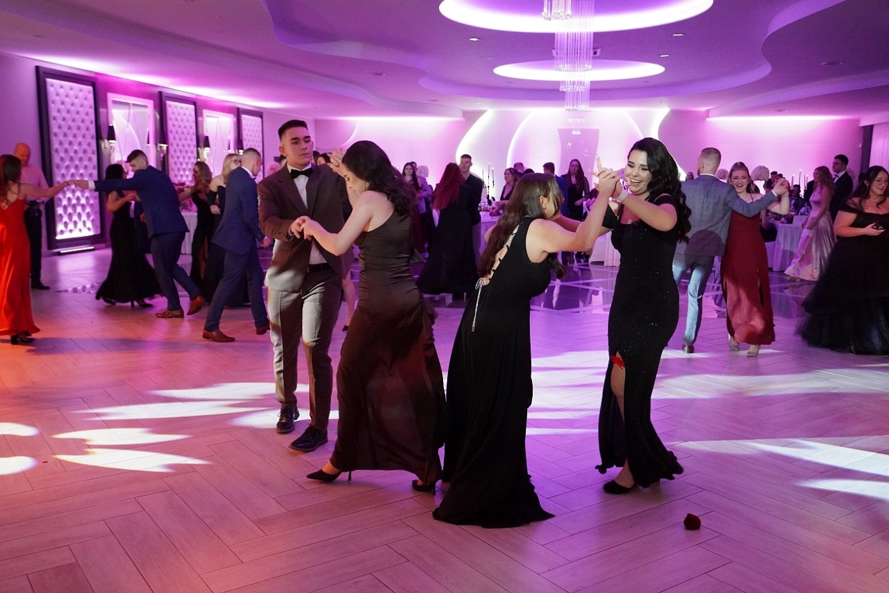 Studniówka w Zespole Szkół Zawodowych nr 2 w Ostrołęce [01.02.2025] - zdjęcie #37 - eOstroleka.pl