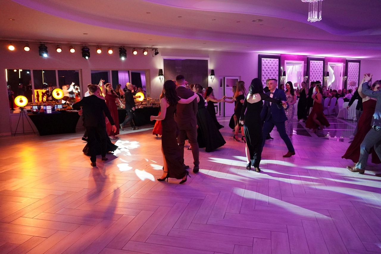 Studniówka w Zespole Szkół Zawodowych nr 2 w Ostrołęce [01.02.2025] - zdjęcie #32 - eOstroleka.pl