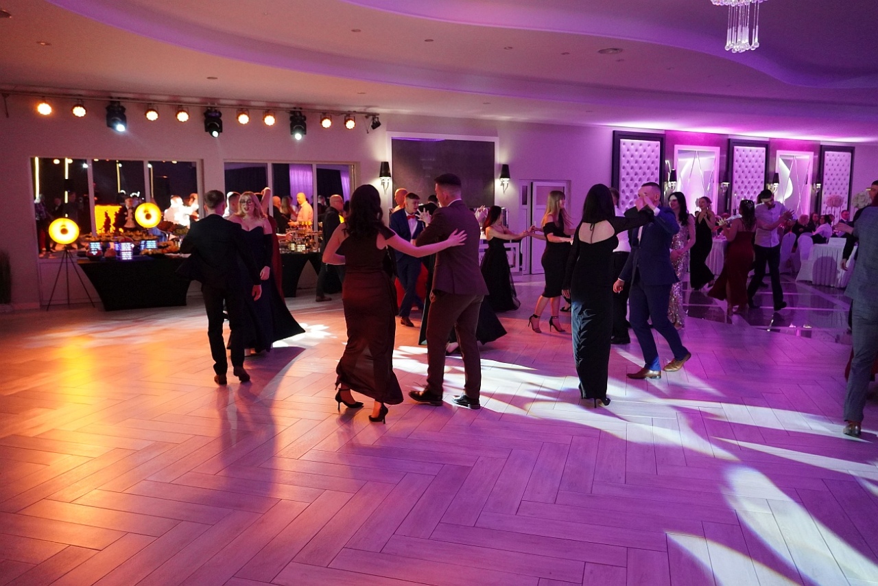 Studniówka w Zespole Szkół Zawodowych nr 2 w Ostrołęce [01.02.2025] - zdjęcie #31 - eOstroleka.pl