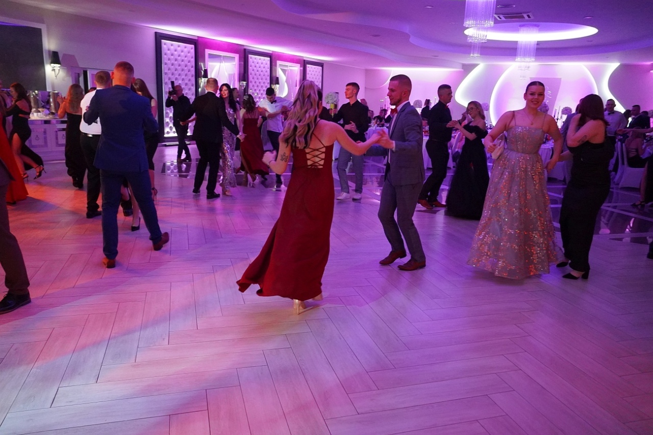 Studniówka w Zespole Szkół Zawodowych nr 2 w Ostrołęce [01.02.2025] - zdjęcie #27 - eOstroleka.pl