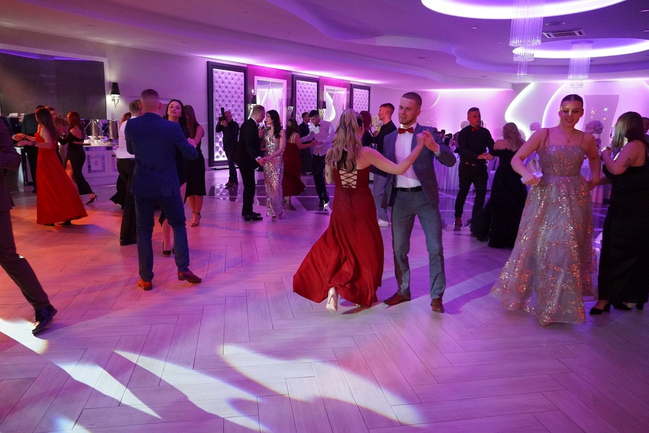 Studniówka w Zespole Szkół Zawodowych nr 2 w Ostrołęce [01.02.2025] - zdjęcie #26 - eOstroleka.pl