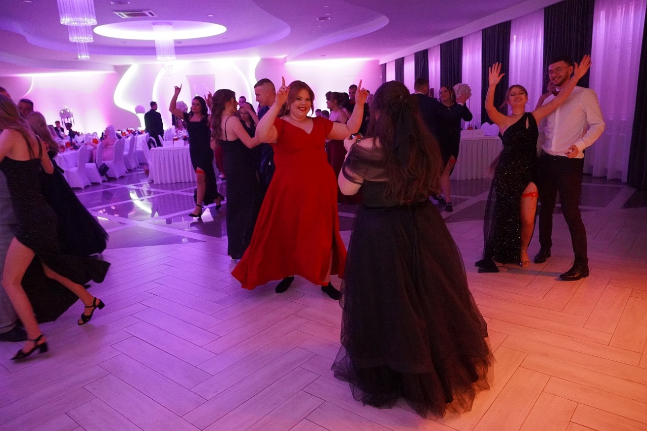 Studniówka w Zespole Szkół Zawodowych nr 2 w Ostrołęce [01.02.2025] - zdjęcie #25 - eOstroleka.pl