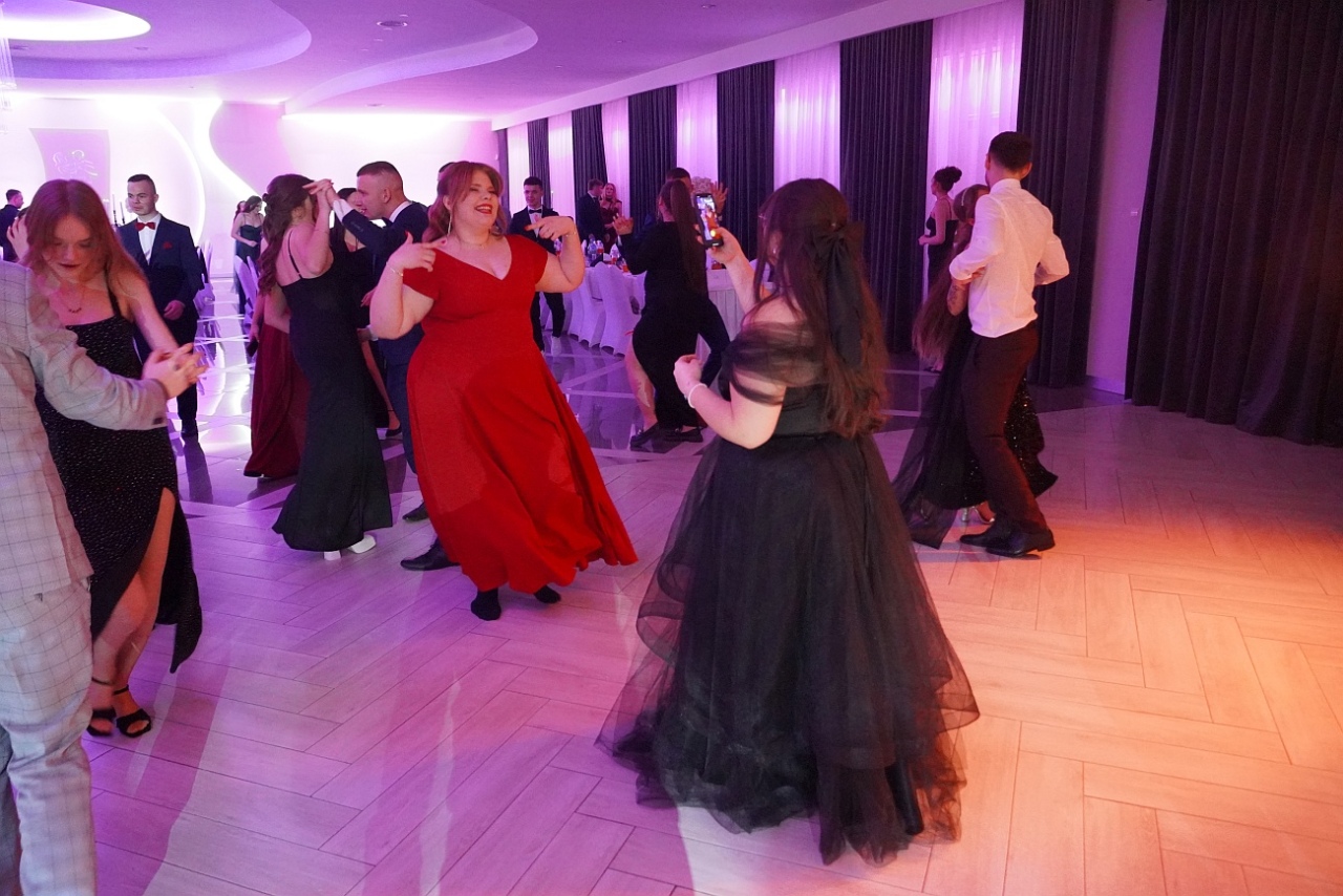 Studniówka w Zespole Szkół Zawodowych nr 2 w Ostrołęce [01.02.2025] - zdjęcie #24 - eOstroleka.pl