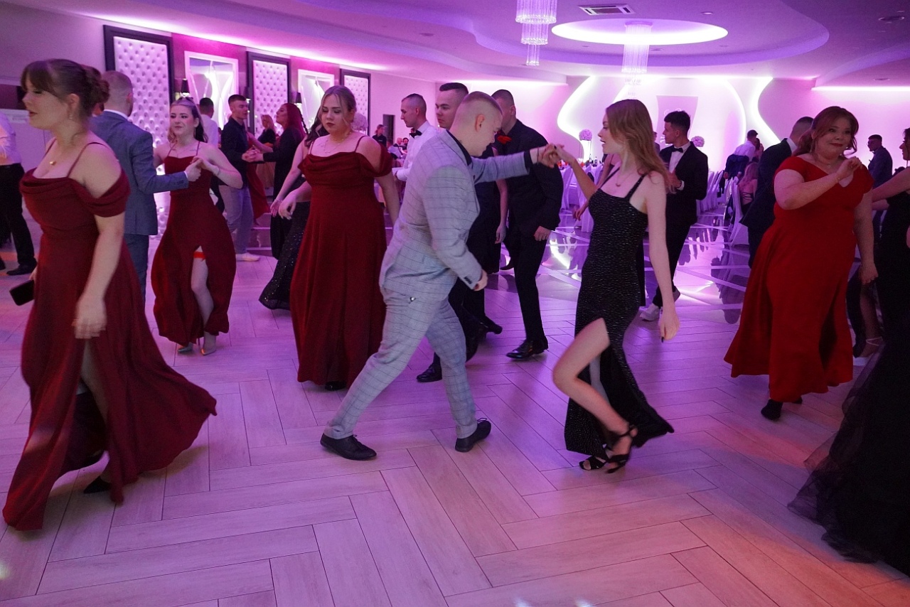 Studniówka w Zespole Szkół Zawodowych nr 2 w Ostrołęce [01.02.2025] - zdjęcie #23 - eOstroleka.pl