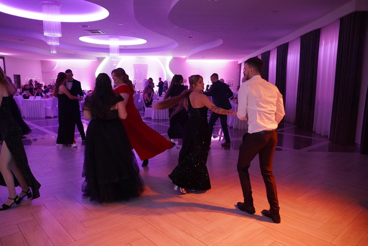 Studniówka w Zespole Szkół Zawodowych nr 2 w Ostrołęce [01.02.2025] - zdjęcie #19 - eOstroleka.pl