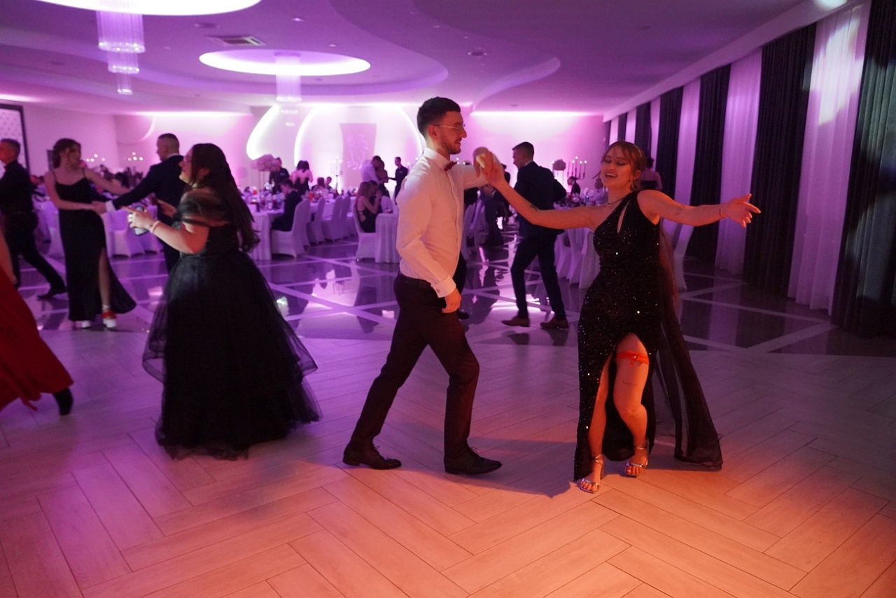 Studniówka w Zespole Szkół Zawodowych nr 2 w Ostrołęce [01.02.2025] - zdjęcie #18 - eOstroleka.pl