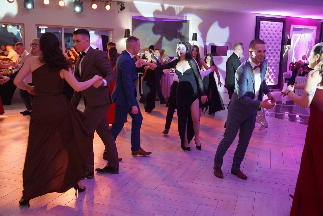 Studniówka w Zespole Szkół Zawodowych nr 2 w Ostrołęce [01.02.2025] - zdjęcie #13 - eOstroleka.pl