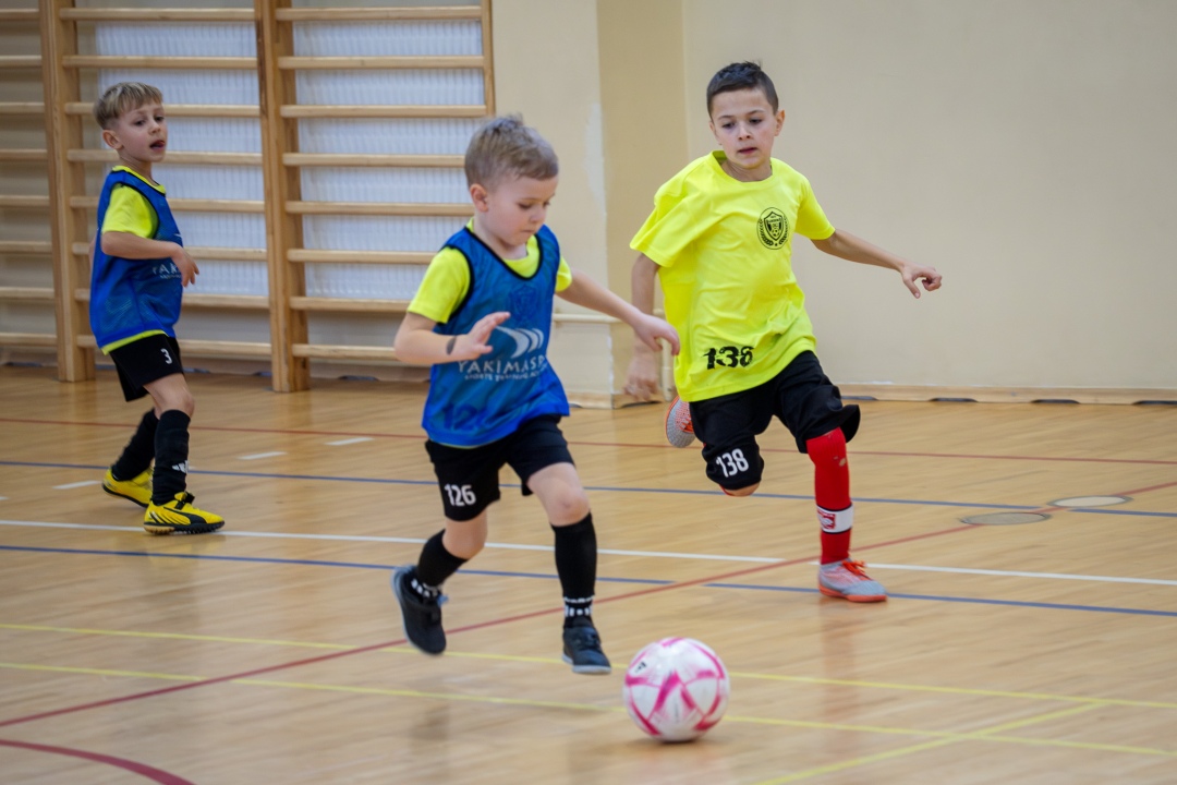 Turniej piłki nożnej w ramach ferii zimowych 2025 - zdjęcie #97 - eOstroleka.pl