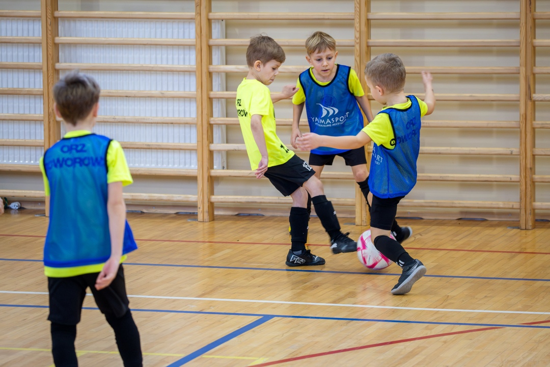 Turniej piłki nożnej w ramach ferii zimowych 2025 - zdjęcie #95 - eOstroleka.pl