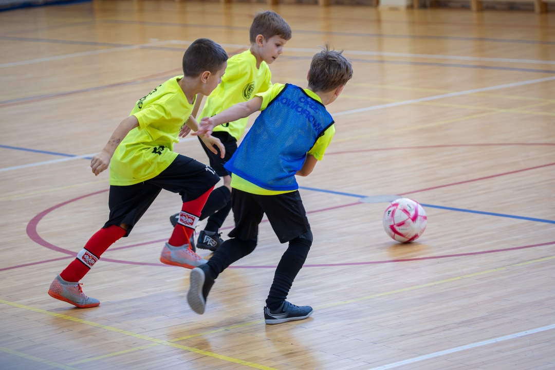 Turniej piłki nożnej w ramach ferii zimowych 2025 - zdjęcie #93 - eOstroleka.pl