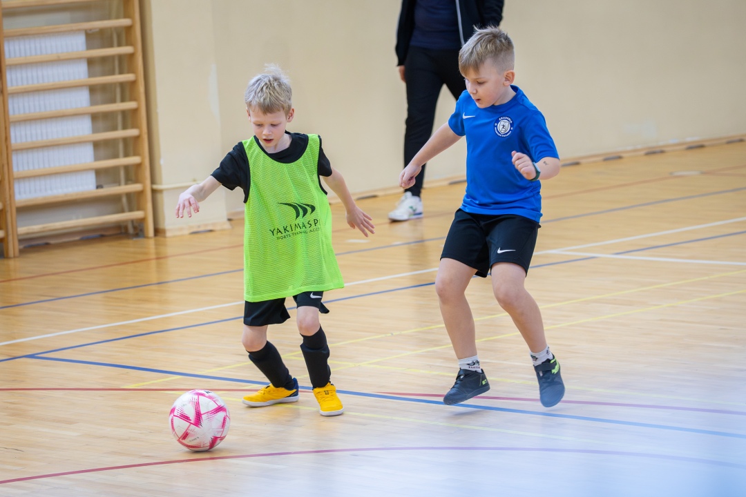 Turniej piłki nożnej w ramach ferii zimowych 2025 - zdjęcie #87 - eOstroleka.pl