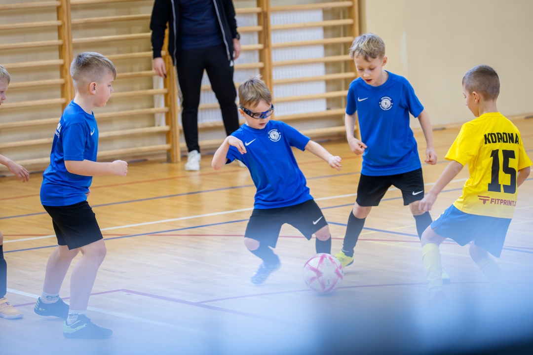 Turniej piłki nożnej w ramach ferii zimowych 2025 - zdjęcie #86 - eOstroleka.pl