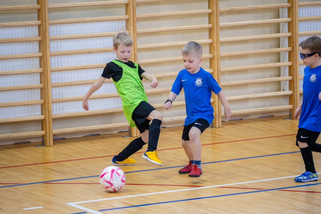 Turniej piłki nożnej w ramach ferii zimowych 2025 - zdjęcie #81 - eOstroleka.pl