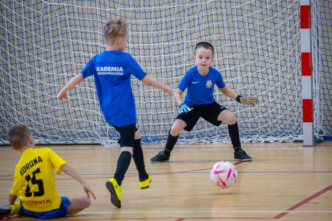 Turniej piłki nożnej w ramach ferii zimowych 2025 - zdjęcie #80 - eOstroleka.pl