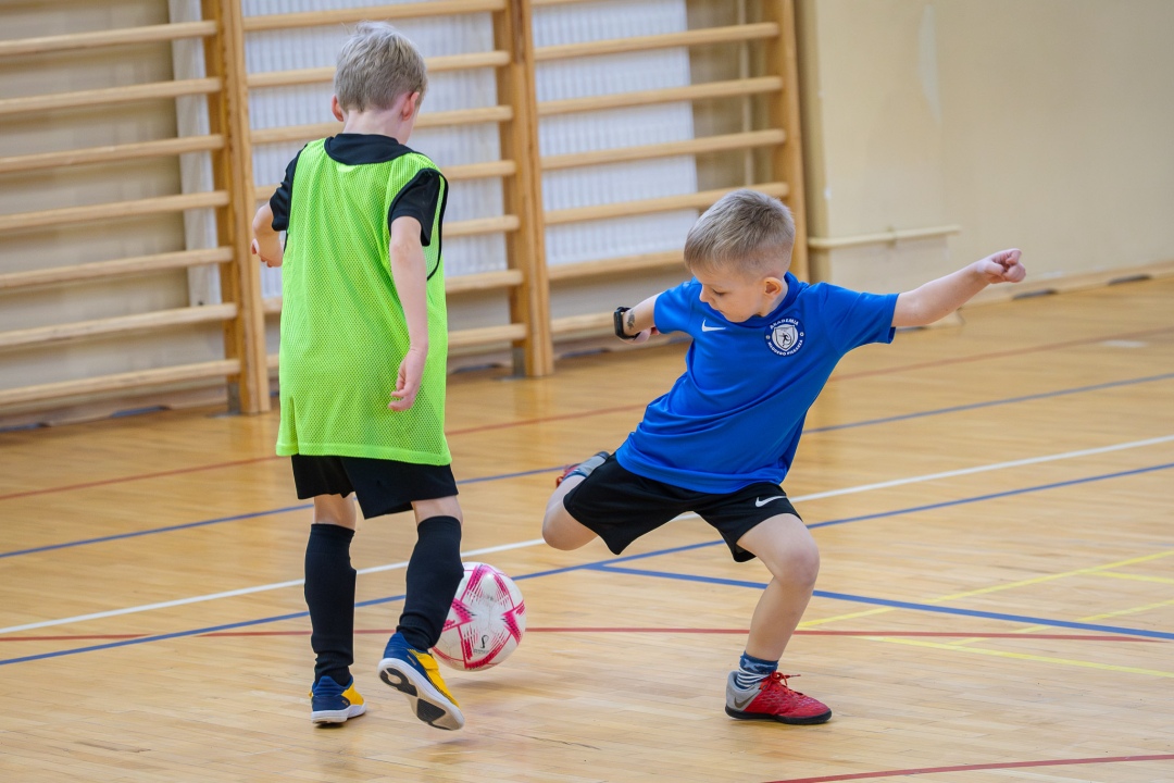 Turniej piłki nożnej w ramach ferii zimowych 2025 - zdjęcie #76 - eOstroleka.pl