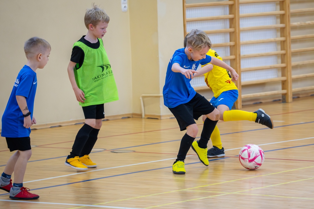 Turniej piłki nożnej w ramach ferii zimowych 2025 - zdjęcie #75 - eOstroleka.pl