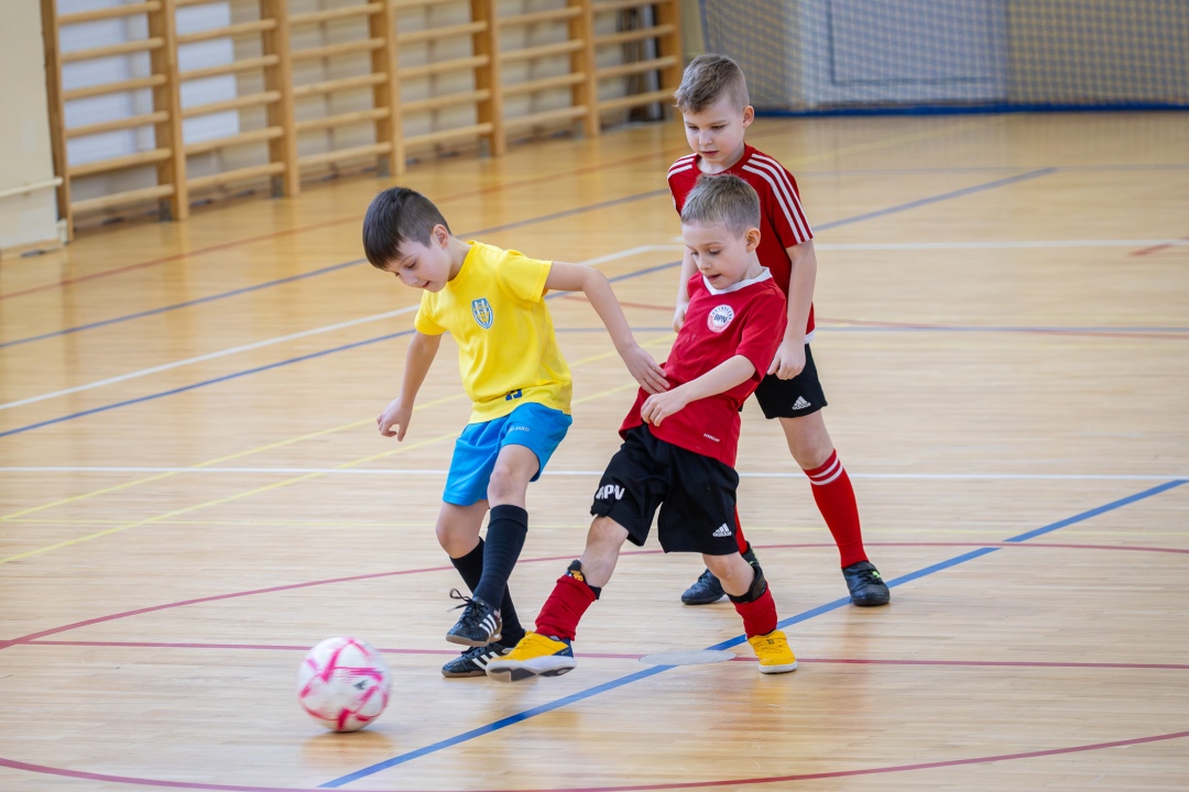 Turniej piłki nożnej w ramach ferii zimowych 2025 - zdjęcie #71 - eOstroleka.pl