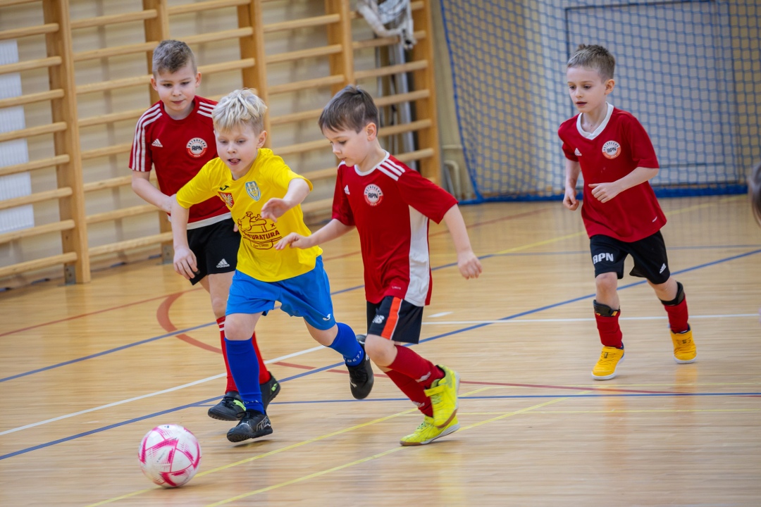 Turniej piłki nożnej w ramach ferii zimowych 2025 - zdjęcie #68 - eOstroleka.pl