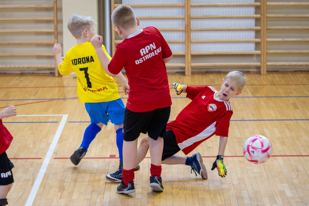 Turniej piłki nożnej w ramach ferii zimowych 2025 - zdjęcie #65 - eOstroleka.pl