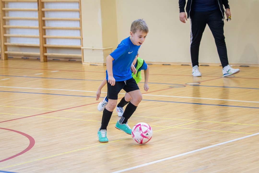Turniej piłki nożnej w ramach ferii zimowych 2025 - zdjęcie #61 - eOstroleka.pl