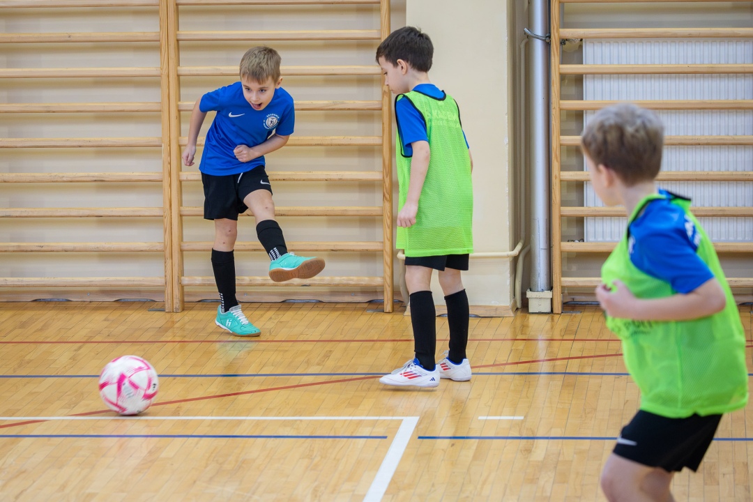 Turniej piłki nożnej w ramach ferii zimowych 2025 - zdjęcie #59 - eOstroleka.pl